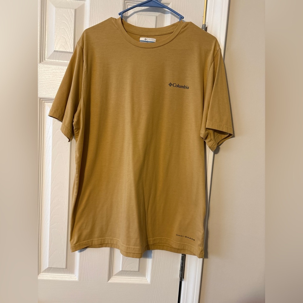 Columbia Men’s Short Sleeve Tee in Tan